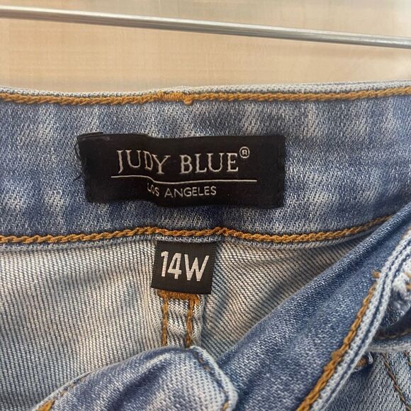 Judy Blue distressed light wash jeans frayed hem, size 14w - Picture 8 of 16
